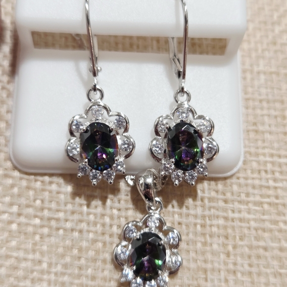 925 Sterling Silver Jewelry - Elegant Silver and Mystic Topaz Jewelry Set